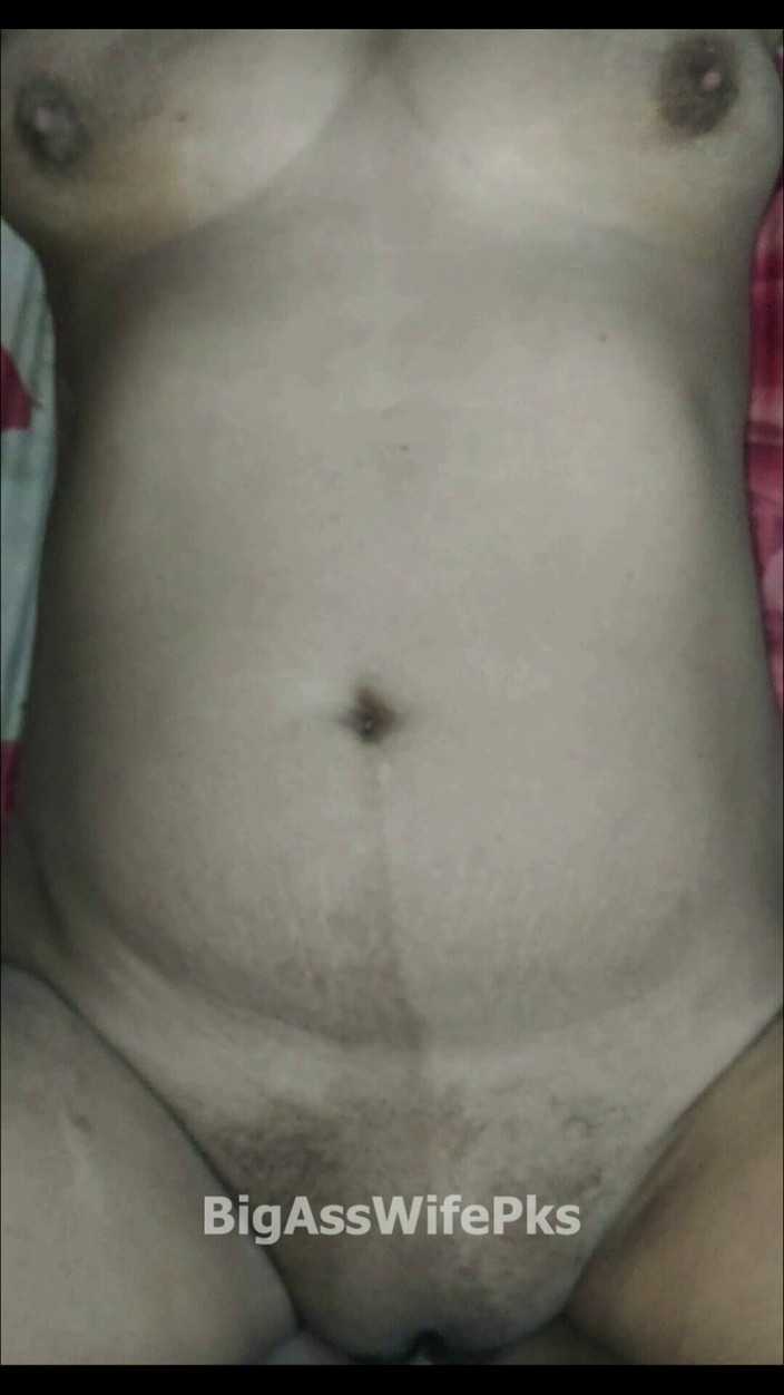 BigAssWifePks: Ama de casa madura paquistaní mostrando su culo apretado, grandes...