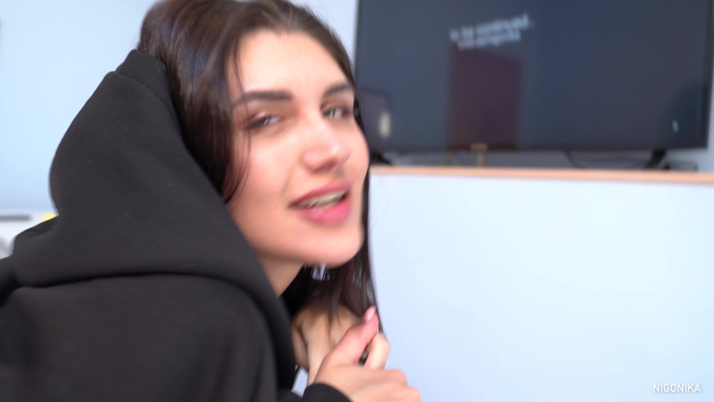 NIGONIKA: Un beau-père baise sa belle-fille encore - elle joue avec des...