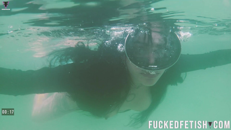Fucked fetish: 오픈 씨 섹시한 라틴계 여신 아래의 무료 다이빙 지느러미