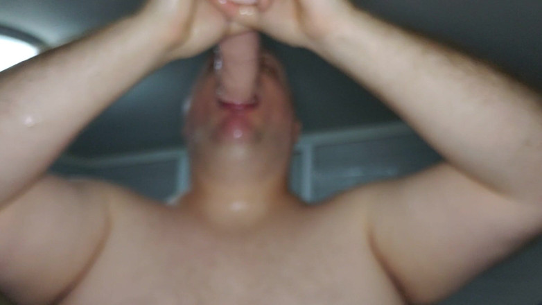 Charlieboy69: Đút sâu vào họng một con cu giả khổng lồ 11...
