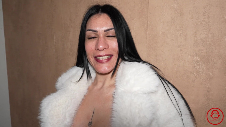 Bigdaddy films: Ludivine Summers suce un fan d’Internet