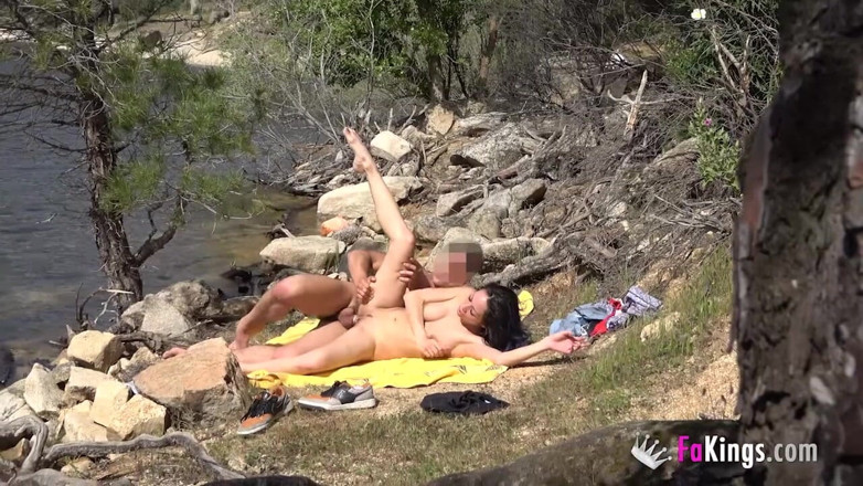 FAKings: Noa Tevez si fa sbattere amico vicino a un lago....