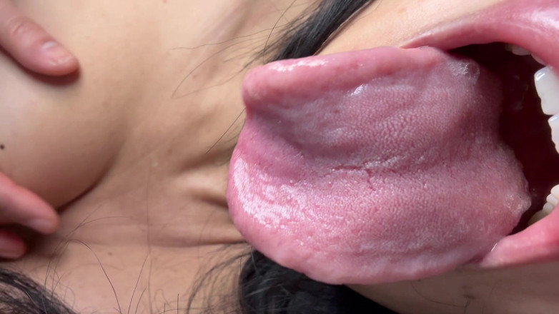 Asmr_mouth: Seni yatarken yalıyor