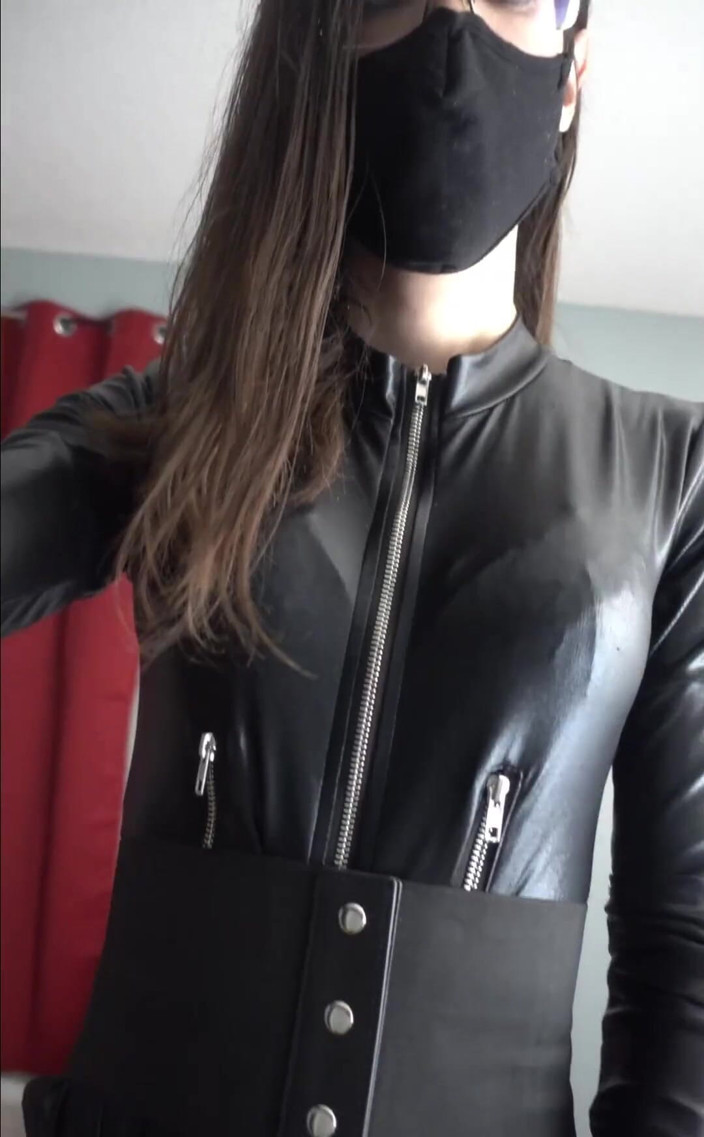 Mistress Mel: Ești un băiat bun?