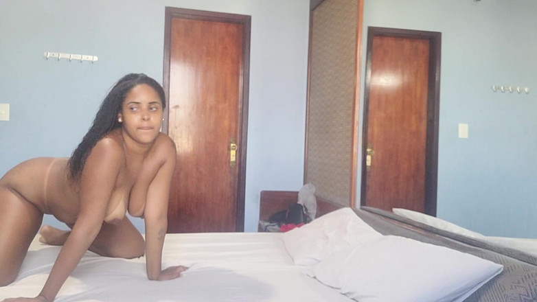 Joao the Safado: La sexy estaba cachonda ya llegó sentada en la polla
