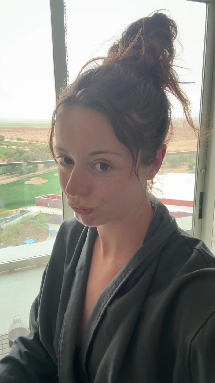 Nadia Foxx: Folosind luxurianta mea să ejaculeze în dușul spa | Orgasm riscant
