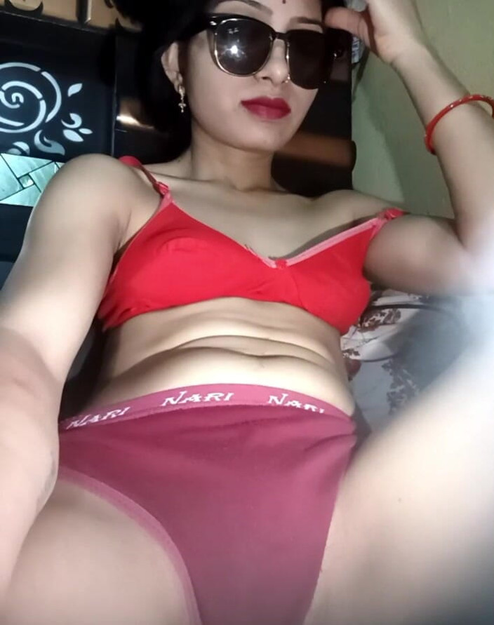 mavin: Ma femme montre sa chatte sur cam show Mavin, jeunes...