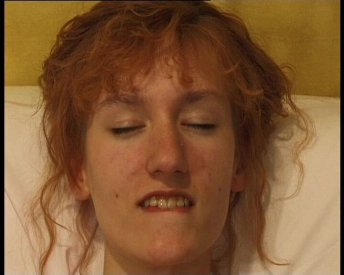 YOUR FIRST PORN: Ruda Vicky i Silny Dildo