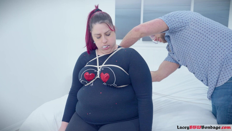 Lacey BBW Bondage: Laceys kuschelnde nacht in: bondage und vergnügen