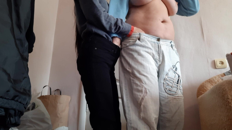 Lesbian-illusion: Minha namorada e eu escondemos de todos que somos lésbicas