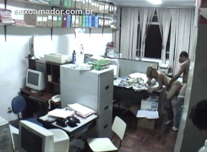 Amateurs videos: Karyawan terangsang berhubungan seks di kantor setelah jam kerja