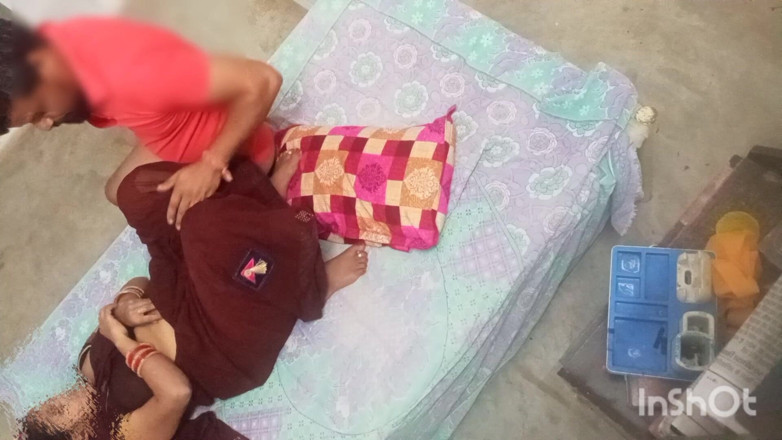 Bed: Uttar Pradesh sexy bhabhi fodida em casa
