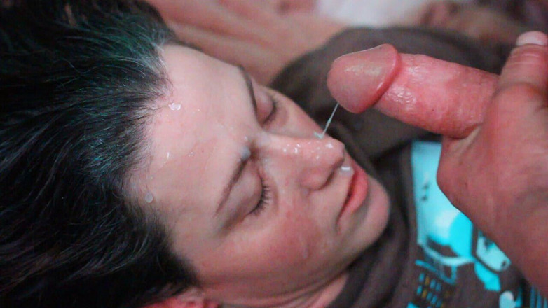 Dirty Dees: J’adore me vider les couilles dans cette bonne petite amateur...