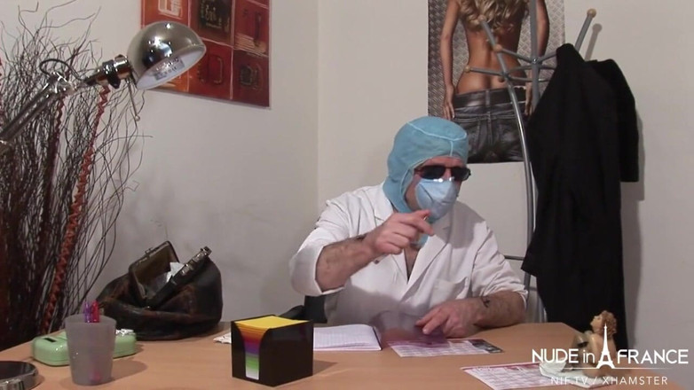 Nude in France: Squirty Français milf rousse extrême, dilatation du cul avec fisting...