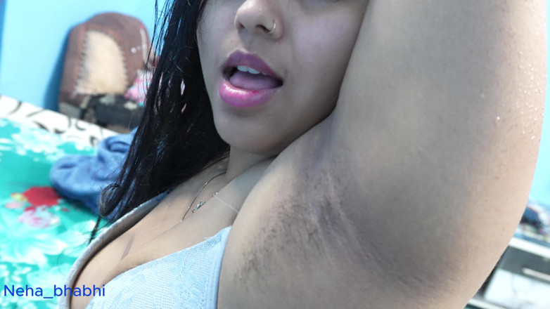 Neha bhabhi0832: Azi mi-am scăldat cumnata goală, mi-a dat-o în secret.