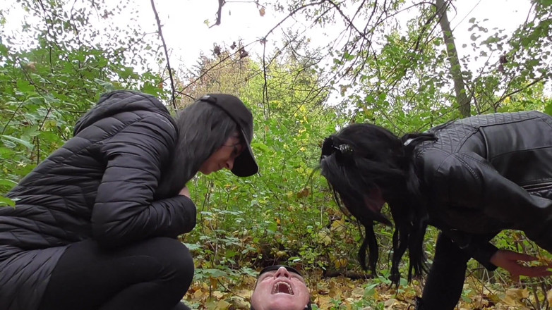Femdom Austria: Sesión de escupir en el bosque