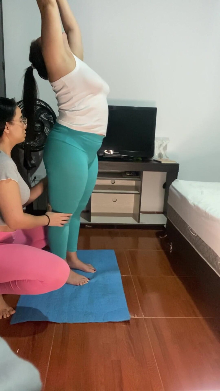 zoemelissa: L'istruttore di yoga lesbica vuole scopare il suo studente