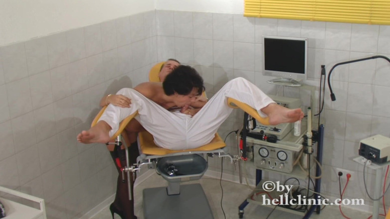 Rubber & Clinic Studio - 1ATOYS: Speculums ile götünü ve amcığını aç