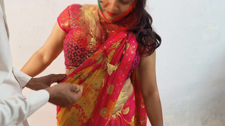 Happyhome: Ehefrau betrogen ihren ehemann und spielte holi und wurde mit...