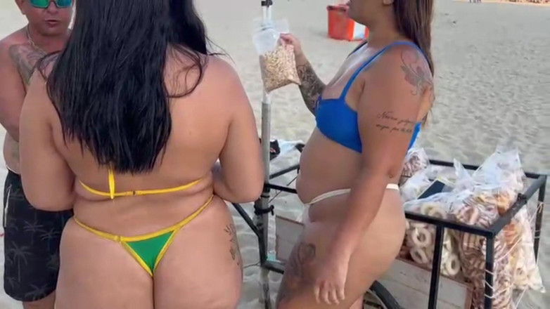 Lidi Ferrari: Vendeuse de plage dans un paquet salé mange les deux...