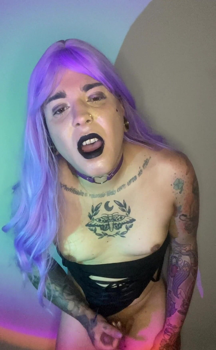 EmmaInkTrans: Tu m'as aimé avec ces cheveux violets et me branler...