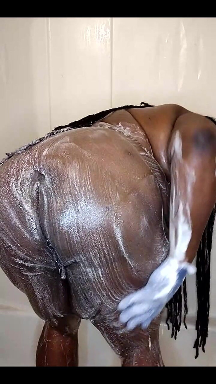 His Queen Suga: Shower Live