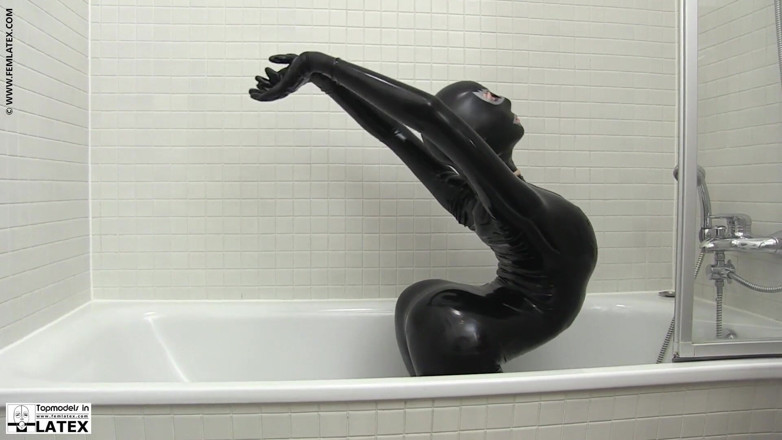 Fem Latex: Душ у комбінезоні з повним тілом