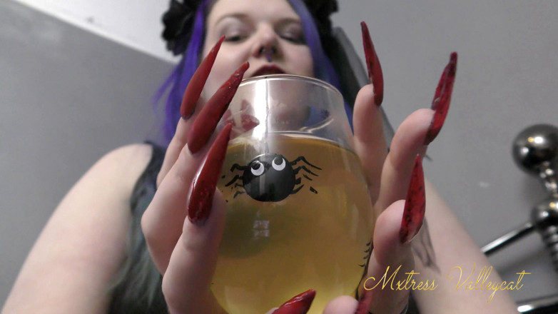Mxtress Valleycat: Sucul de mere al reginelor perverse