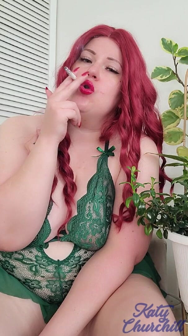 Katy Churchill: Ivy, grosse poison, fume