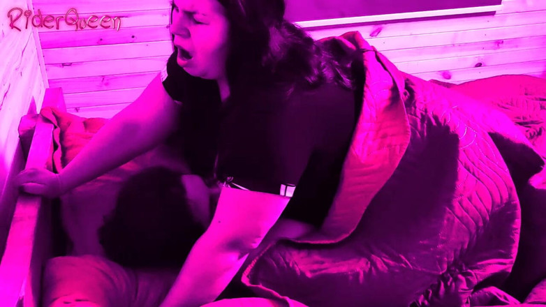 Riderqueen: Cinq histoires dans une cabine privée d'une BBW mature en...