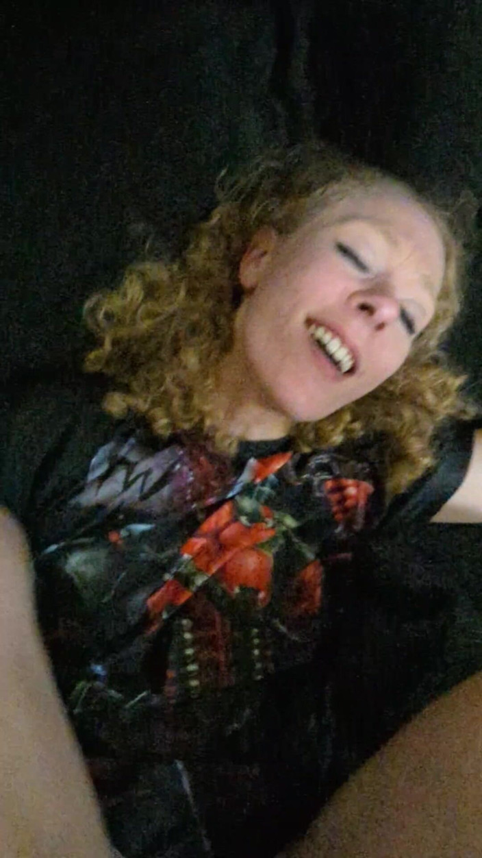 Richelle Rose: शौकिया चोदने लायक मम्मी नस्ल की वेश्या स्नैप पर वीर्य से भरने की मांग करती है