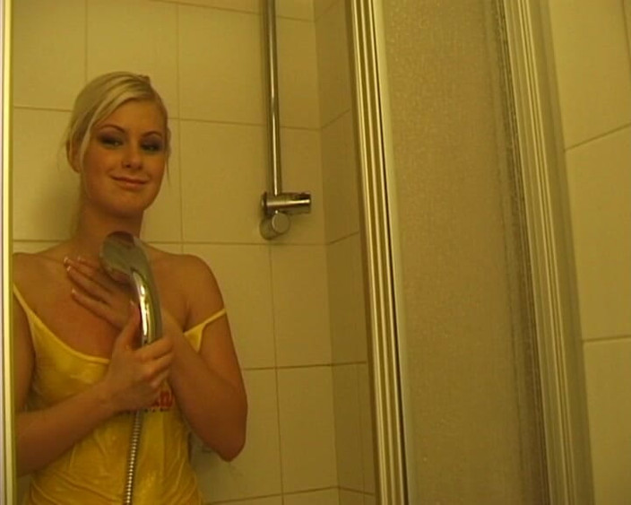 After college teen: De république tchèque Lenka la blonde qui est devenue une...
