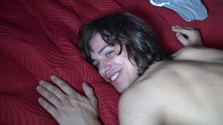 Gaybareback: Невинну молоду красуню відтрахали без презерватива