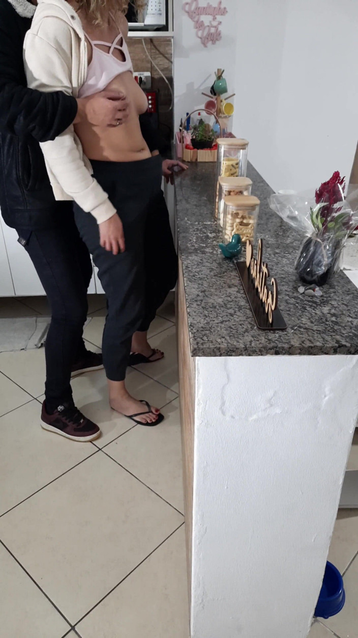 Gabi SweetCouplesStories: Падчерка навіть не може відпочити під час сніданку.