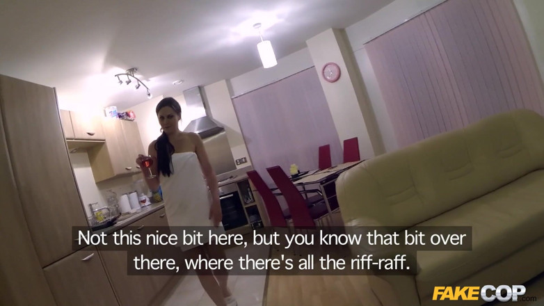 Fake Cop: S'py care m-a futut: o lituaniană sexy iubește un bărbat în...