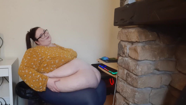 SSBBWLadyBrads: 흑인 대물 자지에게 따먹히는 18살 소녀