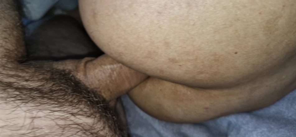 Dinar: Milchiger twink Femboy fickt großen schwanz ohne gummi, sperma in...