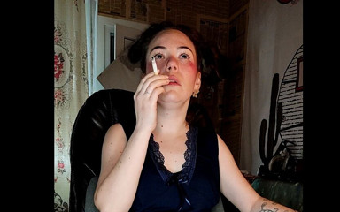 Blowjobs Alice: Moje nevlastní sestra sexuálně kouří cigaretu