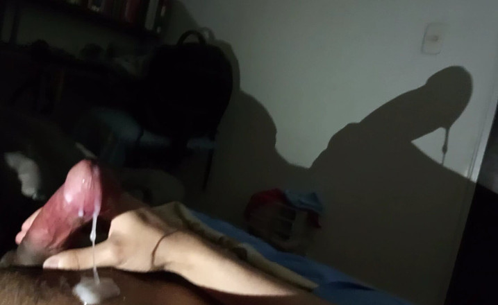 Un Loquito Mas: 黑暗之夜的阴影艺术：我阴茎的阴影的反射和射在墙上