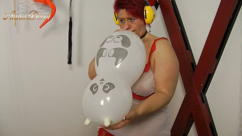 Anna Devot: Explotando globos - tengo cuidado