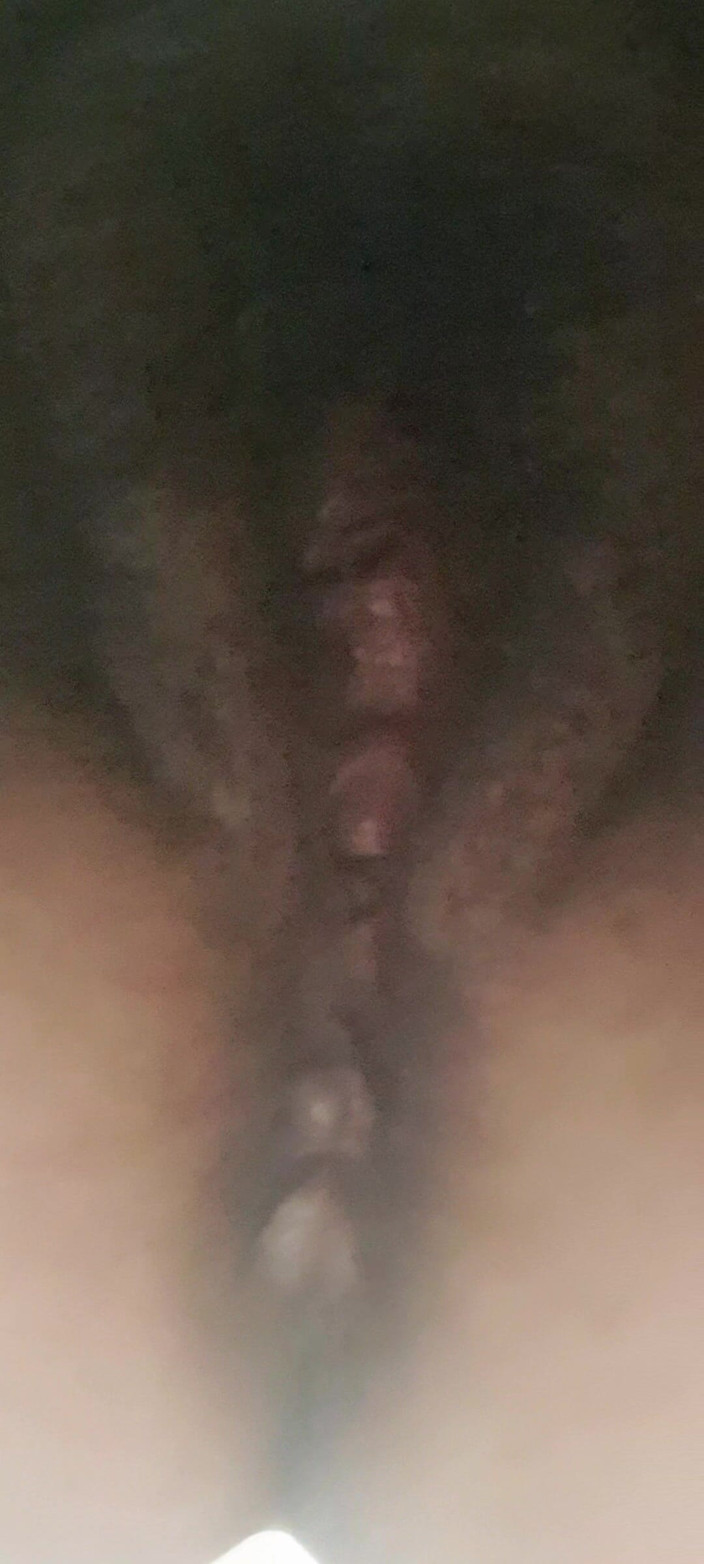 Mommy big hairy pussy: 털이 무성한 보지 플레이 후장 닫기