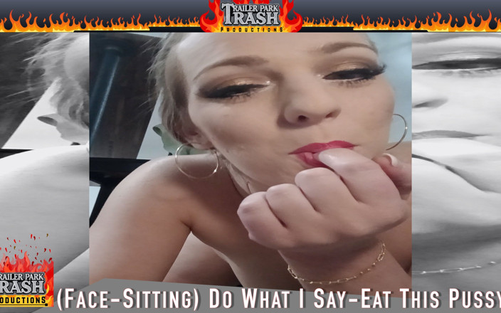 Trailer Park Trash Productions: Op gezicht zittende vernedering soepeler met poesje en dikke blanke...