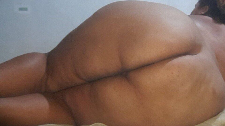 Gordita Culo Rico: La matrigna della mia amica mi seduce con il suo...