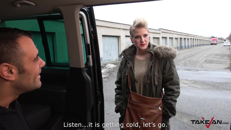 Take Van: Punk rock, cette nana folle a besoin d'une chevauchée et...