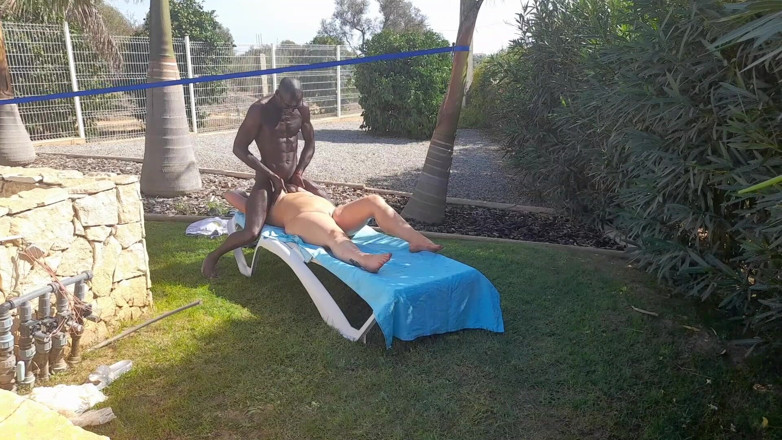 Catalia's Epic Filth: Un homme sexy de la piscine avec une grosse bite...