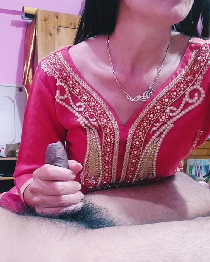 Bolly Karma: Une MILF excitée veut une énorme bite noire incroyablement dure