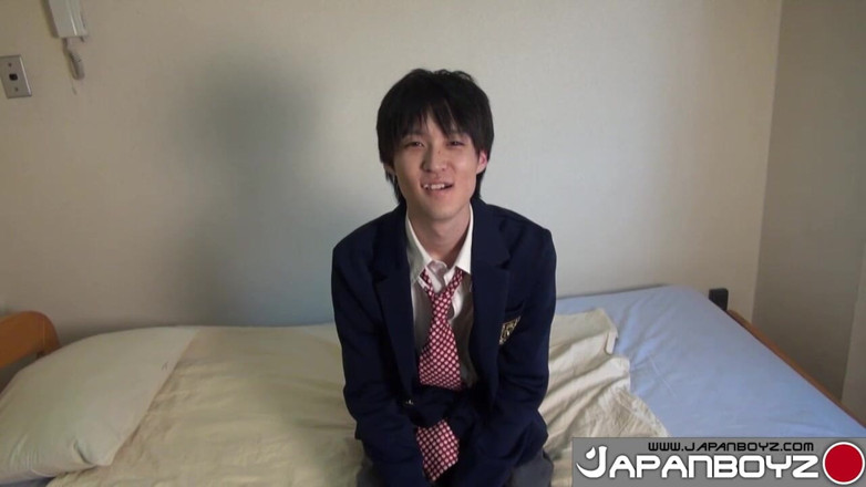 Japan boyz: Hisoka Botan Lays in Bed and Busts His Nuts with...