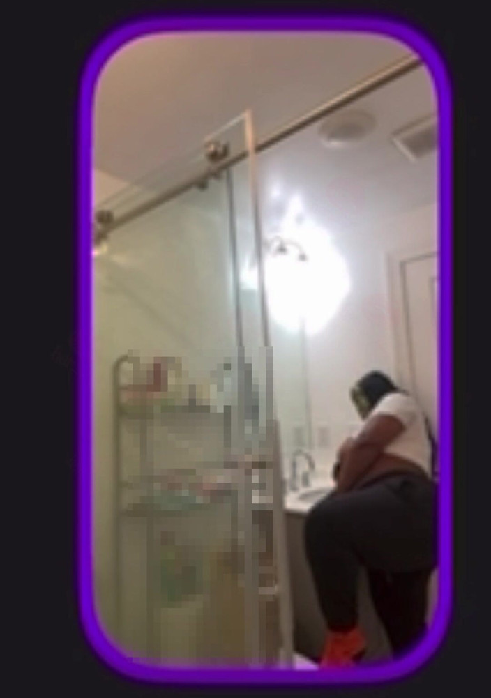 Anye Meshell: Mmmm estos hombres traviesos me están mirando en una videollamada