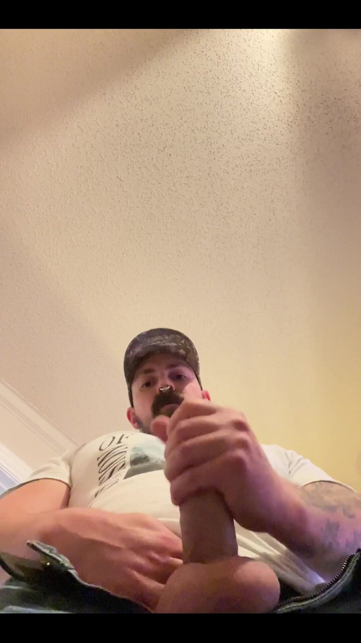 xrustytaylorx: POV: Du bist auf den knien, verehrst meinen schwanz und...