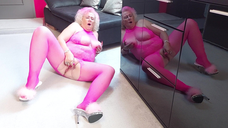 PureVicky66: Růžová babička prsty kapající kundička saje nedbalý dildo čisté